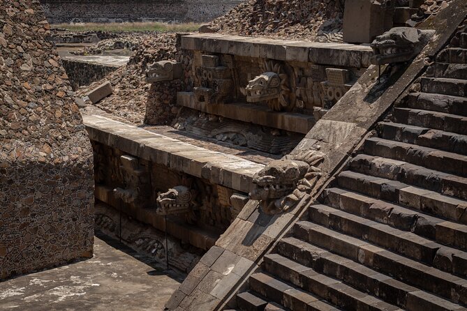 Teotihuacán 3 Pyramids Tour with Cave Breakfast + Transportation - The guides are the strongest part