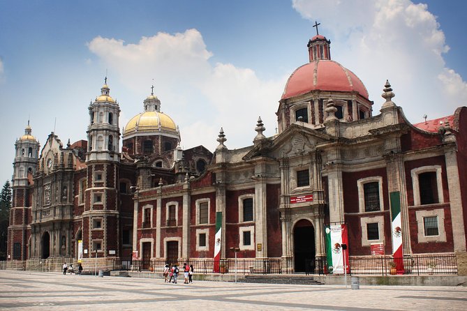 Teotihuacan & Basilica Guadalupe Tour with lunch - How the guides shape the experience