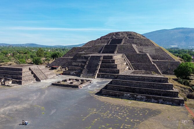 Teotihuacan Early Access Guided Tour with optional Lunch - Walking through the City of Gods