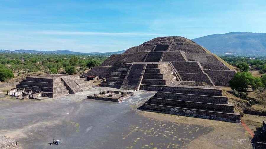 Teotihuacan Pyramids: Guided Tour with Entry Ticket Included - Meeting your guide at Gate 1