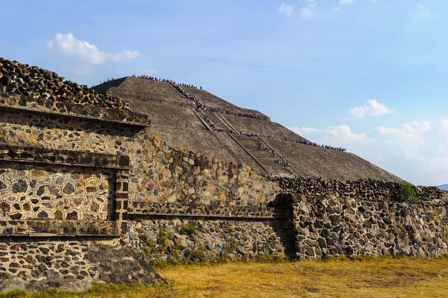 Teotihuacan Pyramids: Guided Tour with Entry Ticket Included - Which guide style suits you best