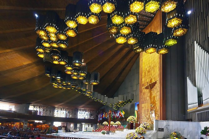Teotihuacan, Shrine of Guadalupe & Tlatelolco Day Tour - The liquor tasting and lunch decision