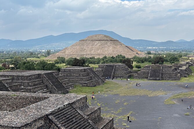 Teotihuacan without obligatory stops. No shops or restaurants. - Group size, pacing, and the private-tour question