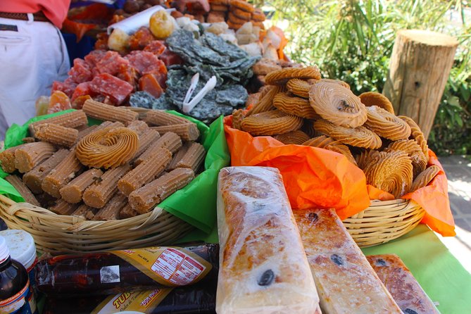 Todos Santos tour & Hotel California - Walking through Todos Santos