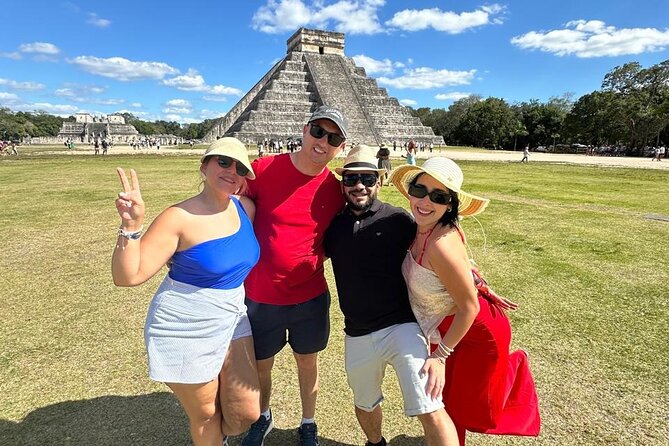 Tour to Chichen Itza-Tickets, food and cenote - How the bilingual guiding works