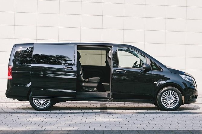 Transfer in Luxury Mercedes Benz Minivan - The Mercedes issue you should take seriously