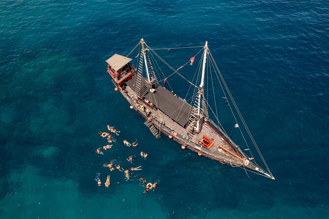 Treasure Hunt Snorkeling Lunch Cruise from Cabo San Lucas - Sailing San Lucas Bay Toward Cabo Arch